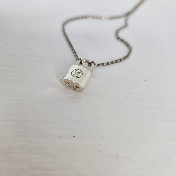 Louis Vuitton Lock It Silver Pedant Necklace for Unicef - Picture 3 of 9